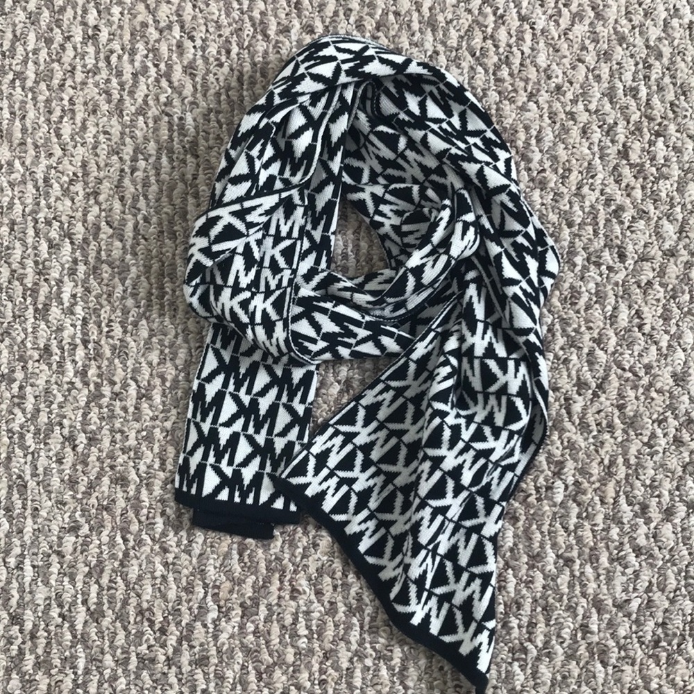 Michael Kors scarf black and white